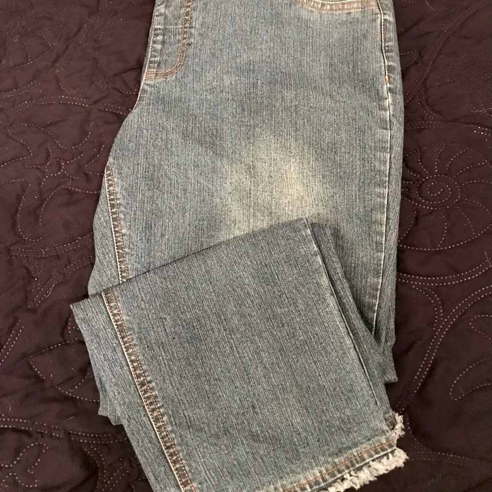 Short “Frayed”Jeans- Excellent- 21@ inseam banded waist sits just below naval